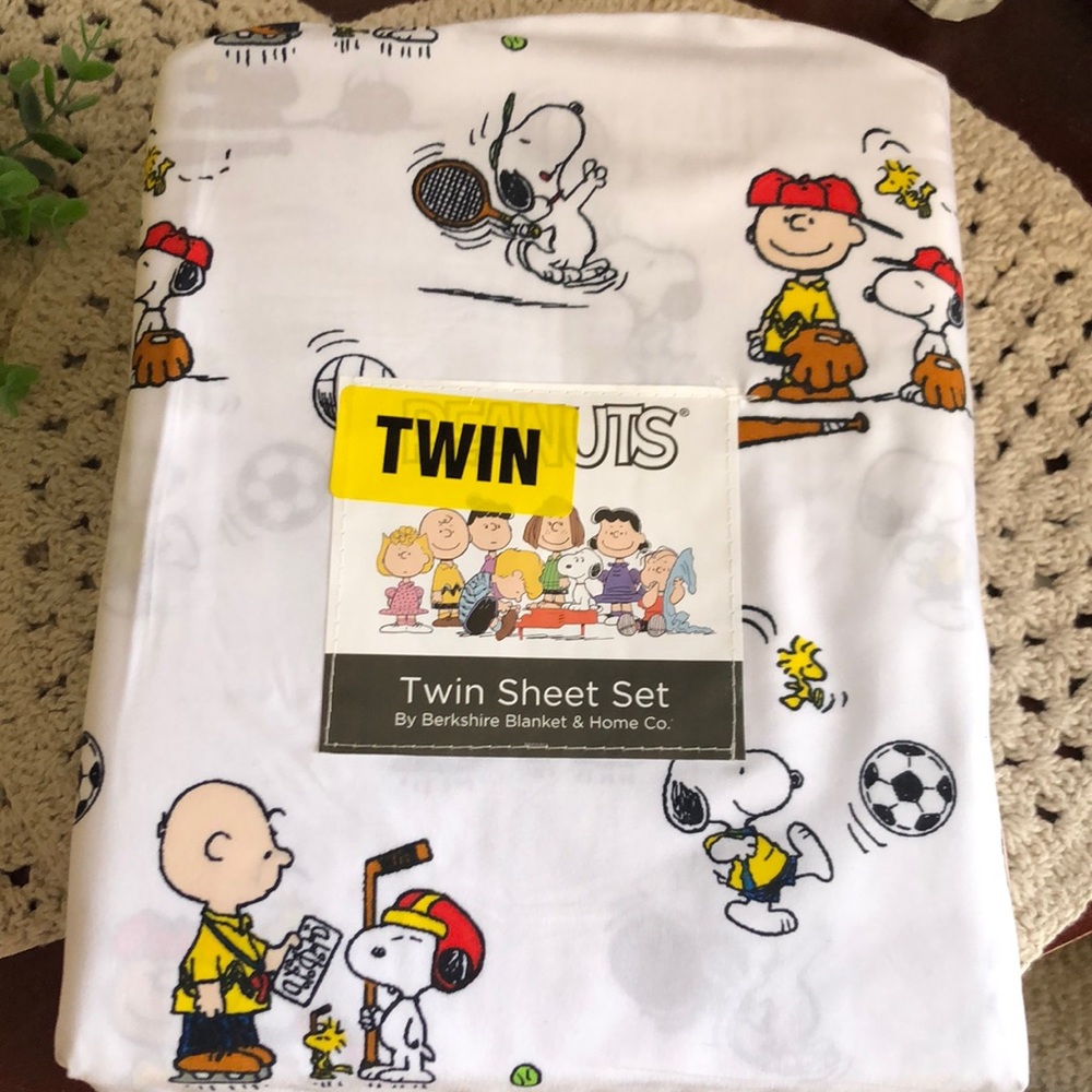 Peanuts SNOOPY Charlie Brown SPORTS Sheet Set - TWIN